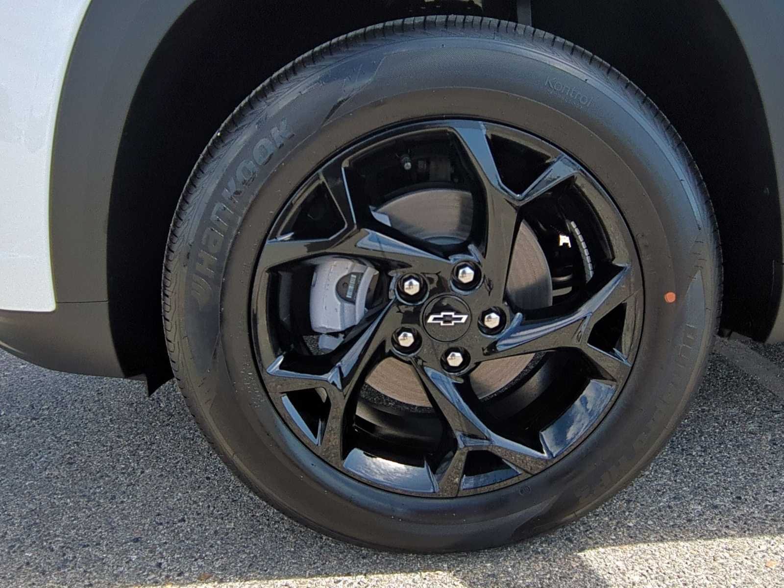 New 2026 Chevrolet Trax LT w/ Midnight Edition FWD image 28