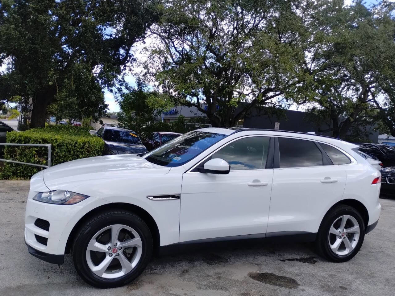 Used 2019 Jaguar F-PACE Premium AWD/4WD image 6