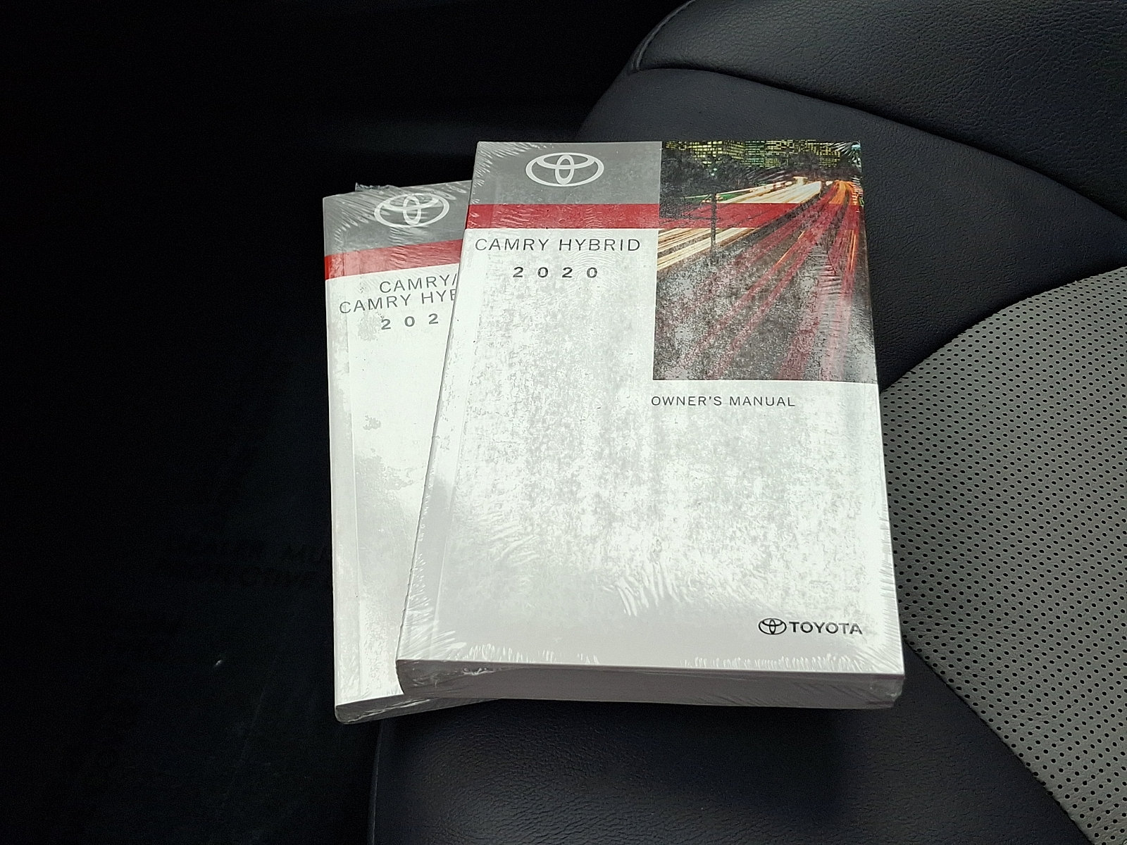 Used 2020 Toyota Camry XLE FWD image 25