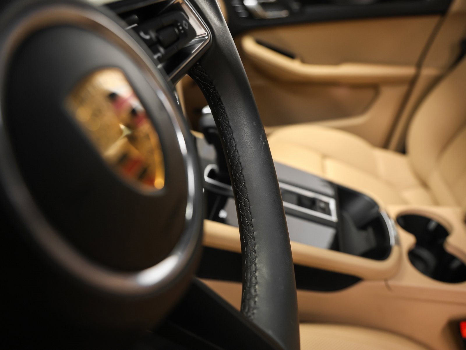 Used 2025 Porsche Macan image 28