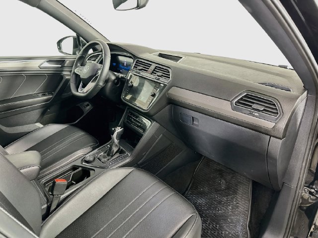 Used 2024 Volkswagen Tiguan SE R-Line AWD/4WD image 30