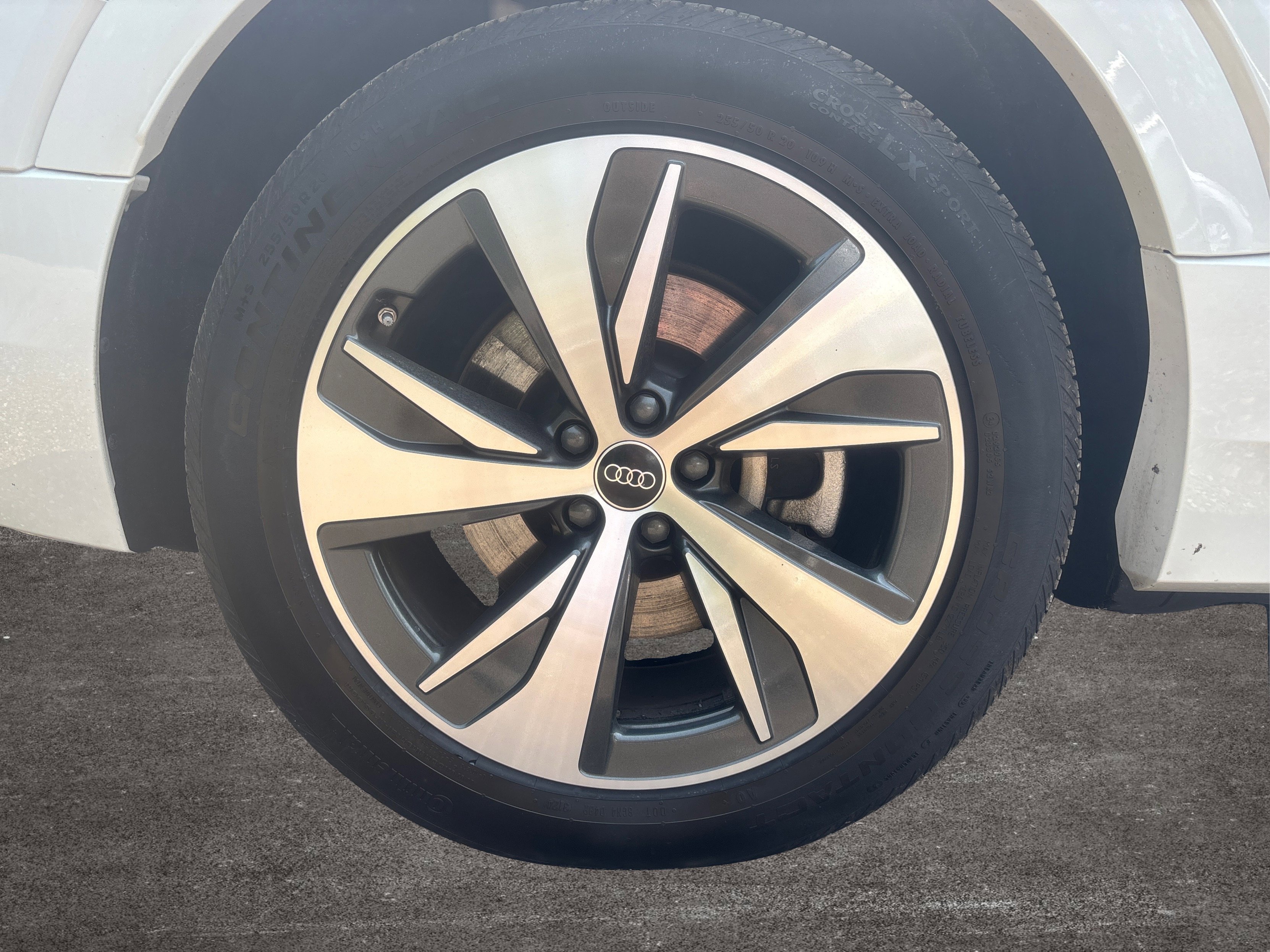 Used 2024 Audi Q8 e-tron Premium Plus w/ Premium Plus Package image 33