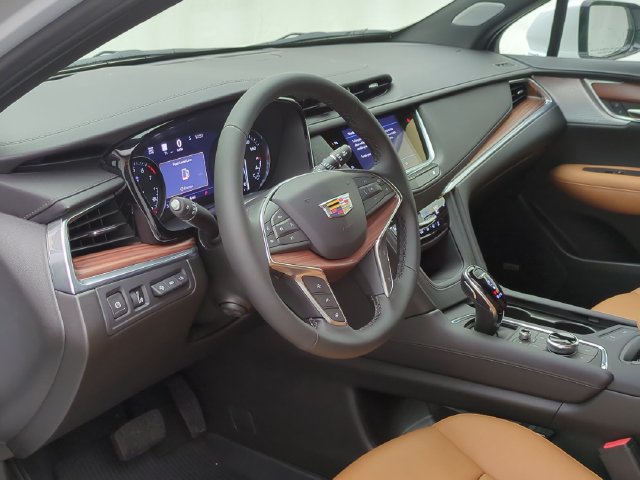 New 2026 Cadillac XT5 Premium Luxury w/ LPO, Floor Liner Package AWD/4WD image 9