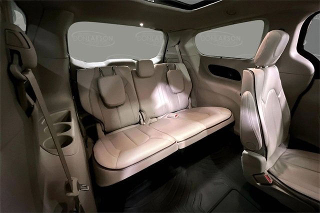 Used 2017 Chrysler Pacifica Limited w/ UConnect Theater Package image 34