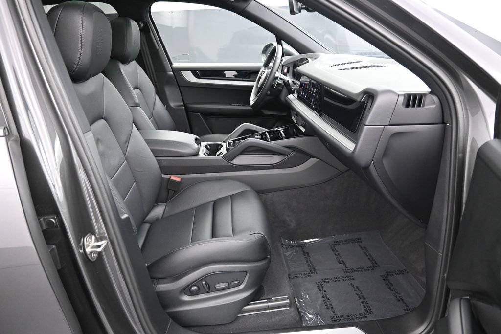 Certified 2025 Porsche Cayenne AWD/4WD image 25