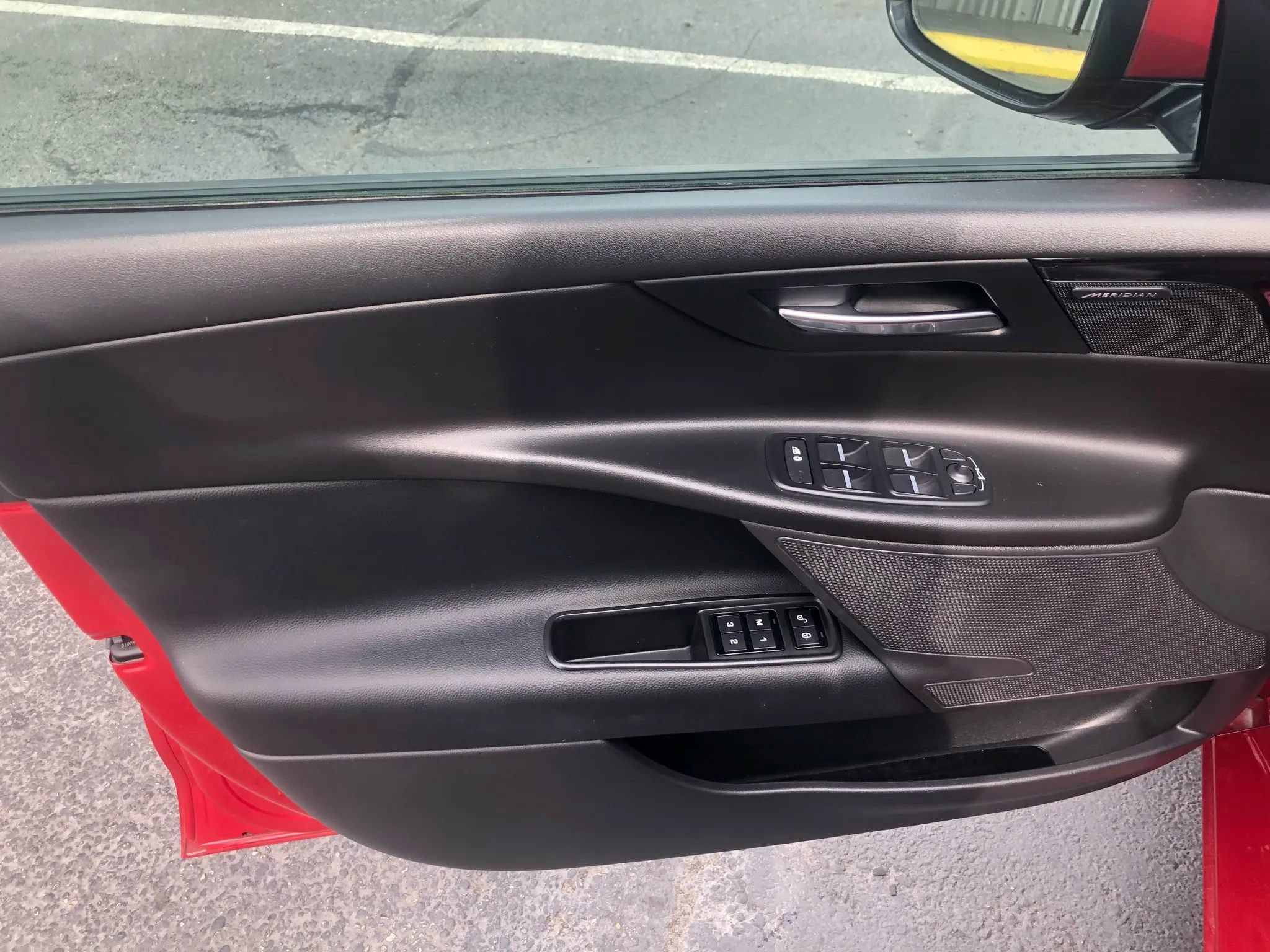 Used 2018 Jaguar XE Premium RWD image 10
