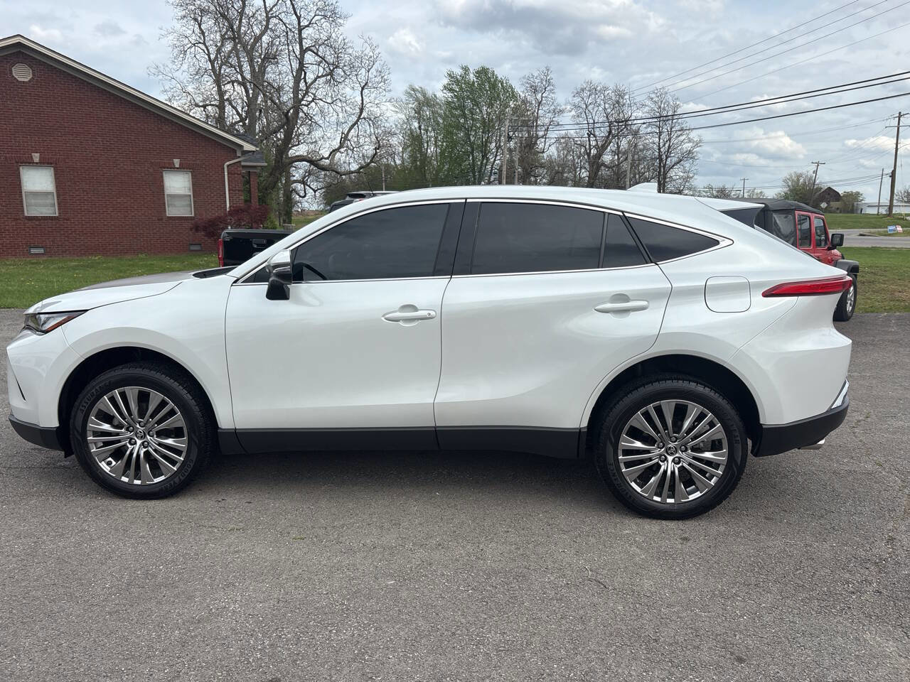 Used 2024 Toyota Venza Limited image 5