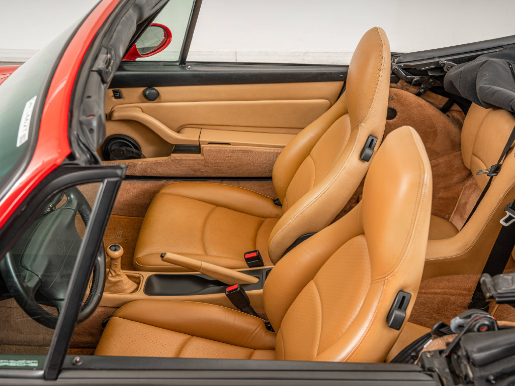Used 1995 Porsche 911 Carrera RWD image 34