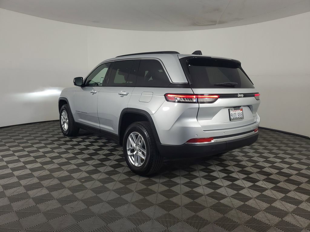 Used 2025 Jeep Grand Cherokee Laredo X image 6