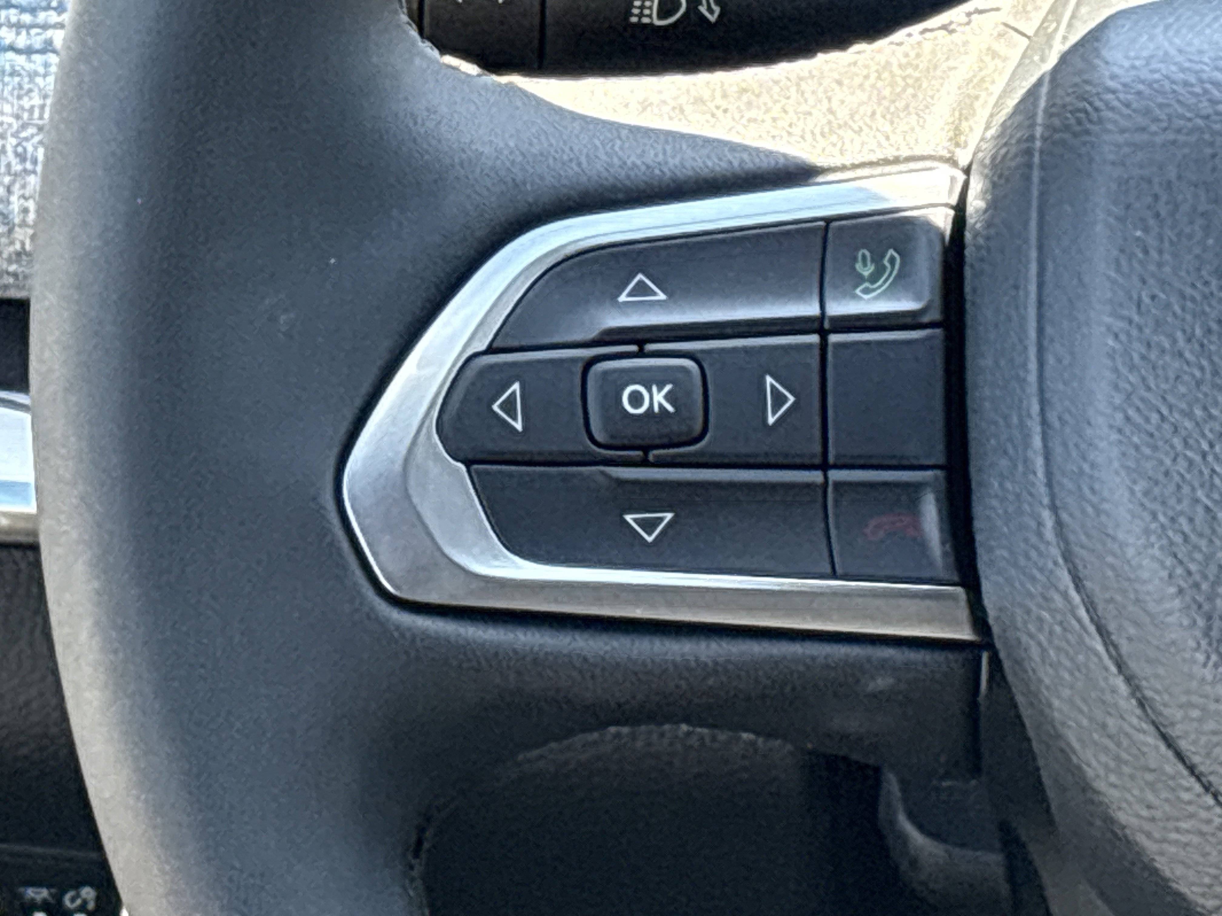 Used 2023 Jeep Compass Latitude image 21