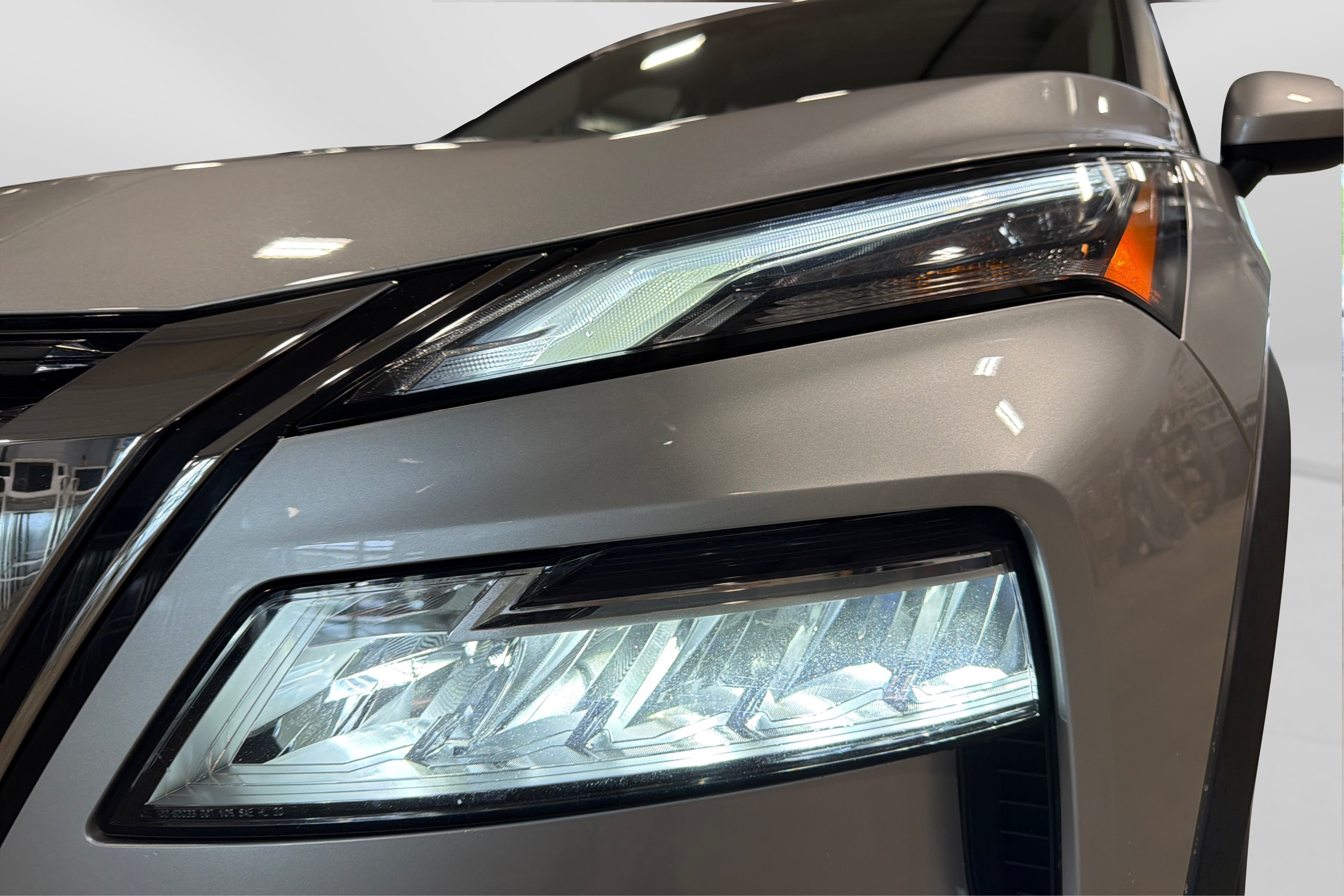 Used 2023 Nissan Rogue SV AWD/4WD image 12