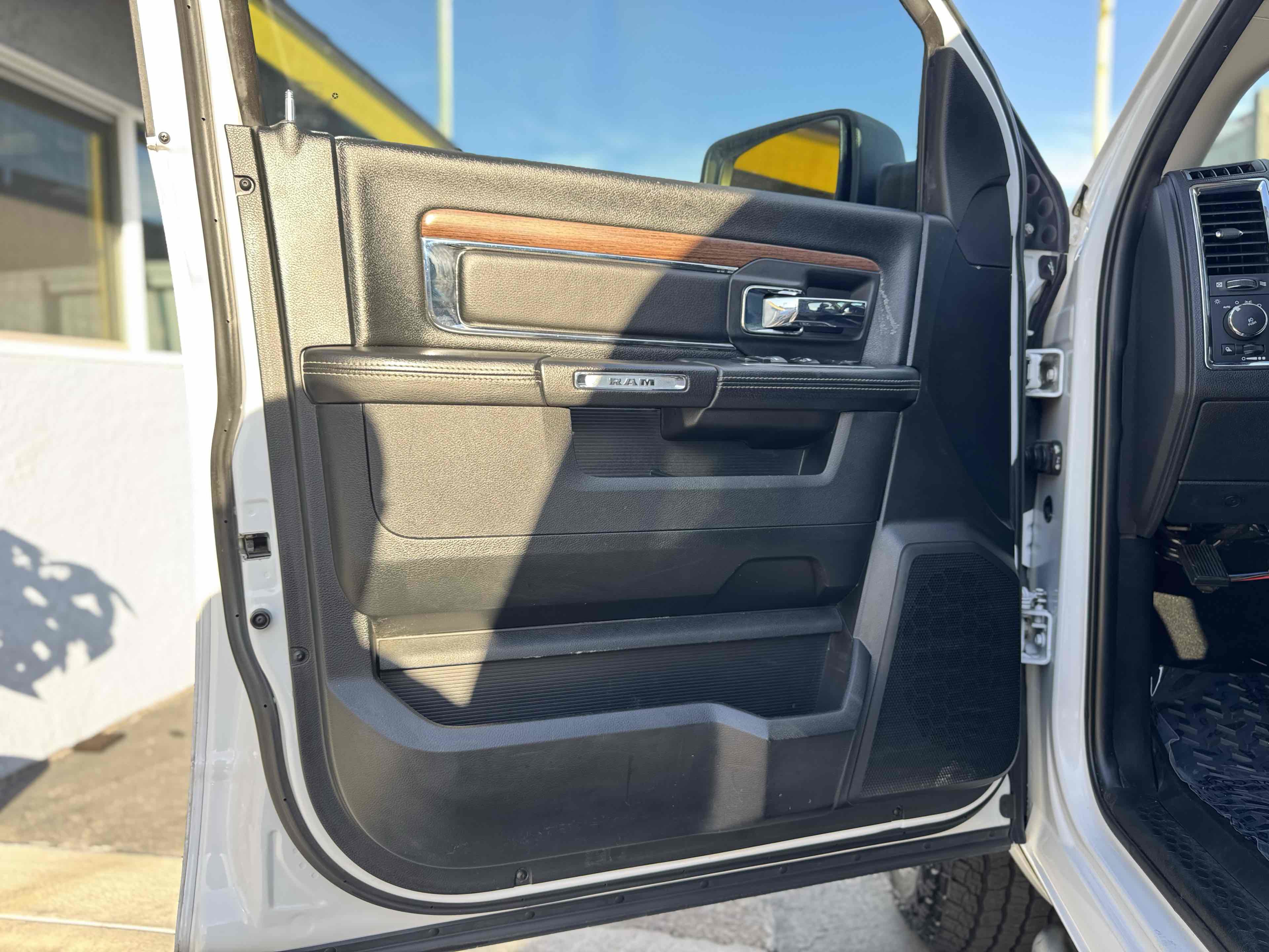 Used 2017 RAM 1500 Laramie w/ Convenience Group AWD/4WD image 33