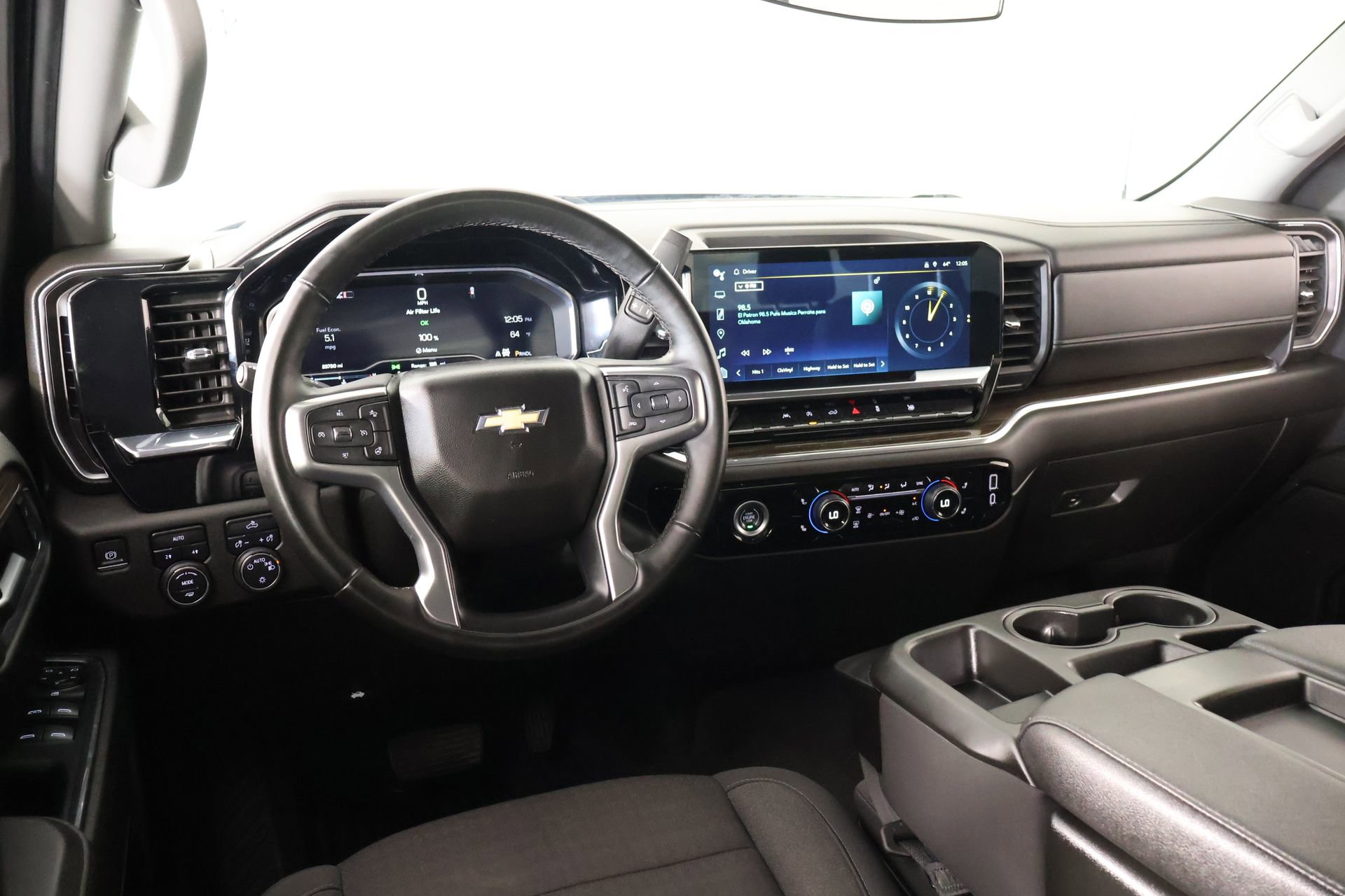 Used 2024 Chevrolet Silverado 1500 LT image 2