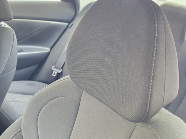 Certified 2025 Hyundai Elantra Hybrid FWD image 14