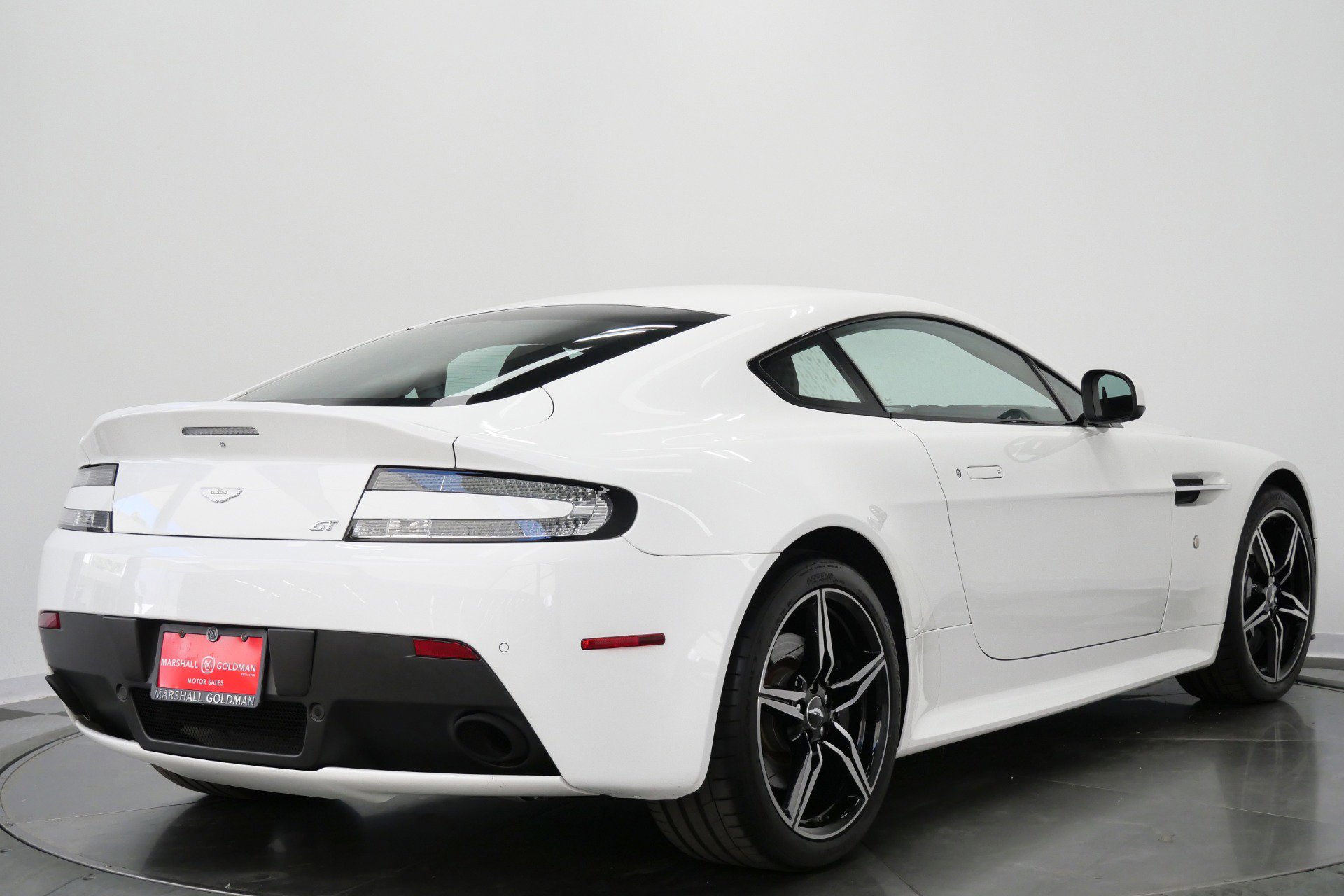 Used 2016 Aston Martin V8 Vantage GT RWD image 9
