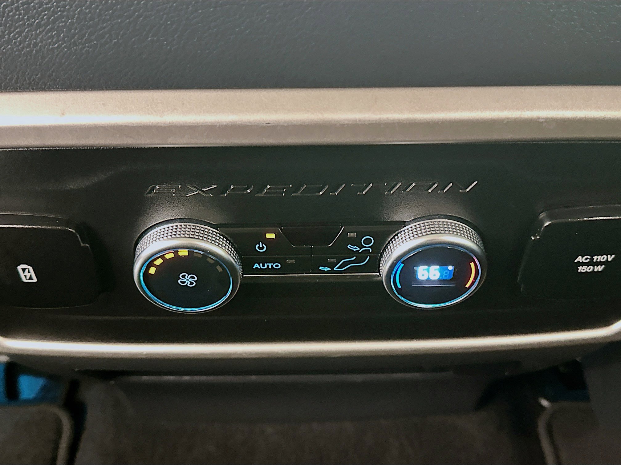 Used 2024 Ford Expedition XLT image 27