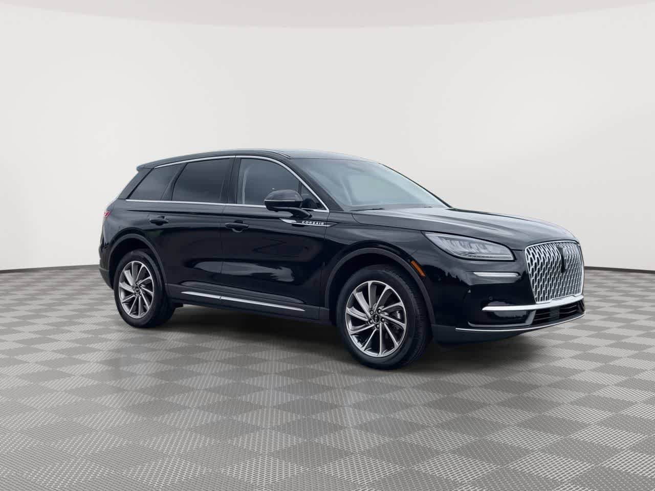 Used 2024 Lincoln Corsair AWD w/ Equipment Group 101A image 2