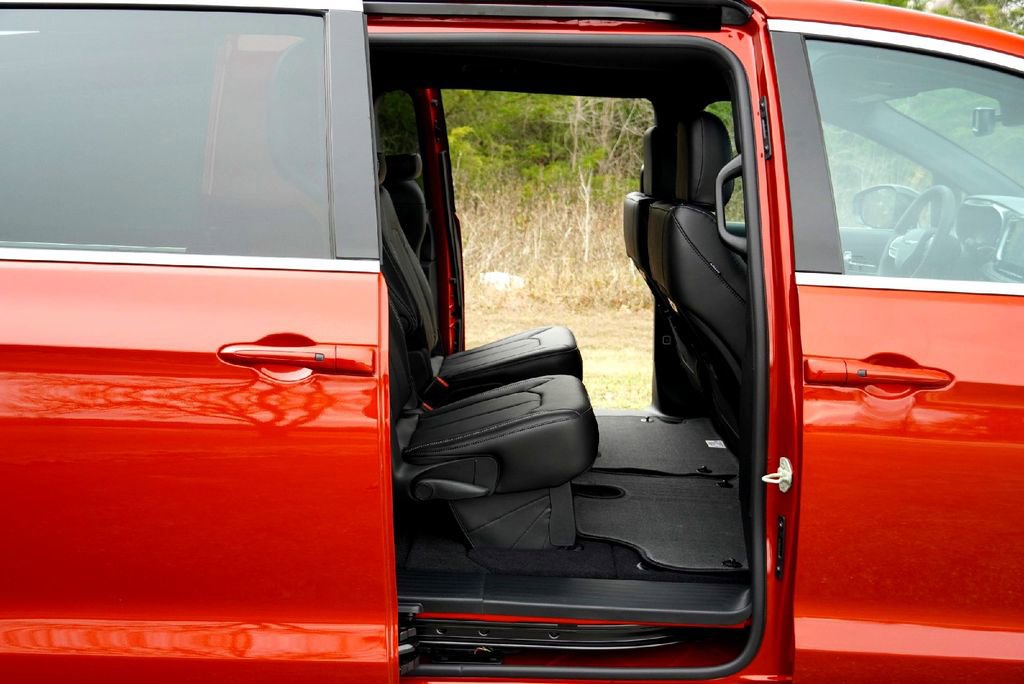 New 2026 Chrysler Pacifica Select FWD image 30