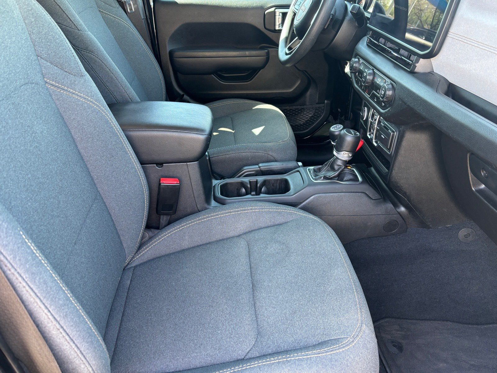 Used 2025 Jeep Gladiator Sport AWD/4WD image 31
