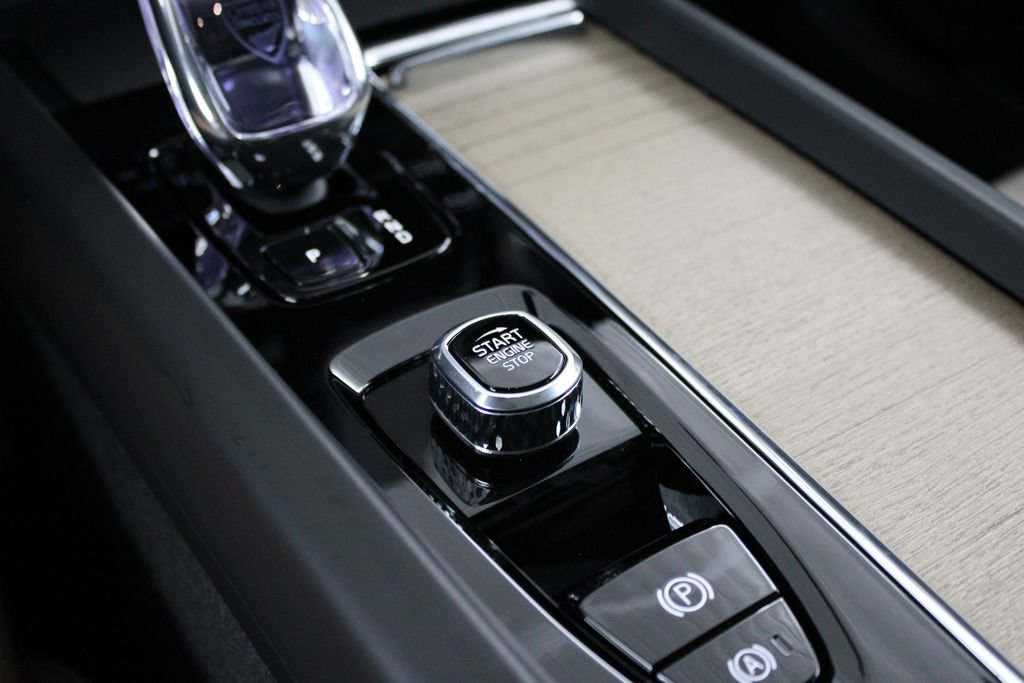 New 2026 Volvo XC60 B5 Core AWD/4WD image 39