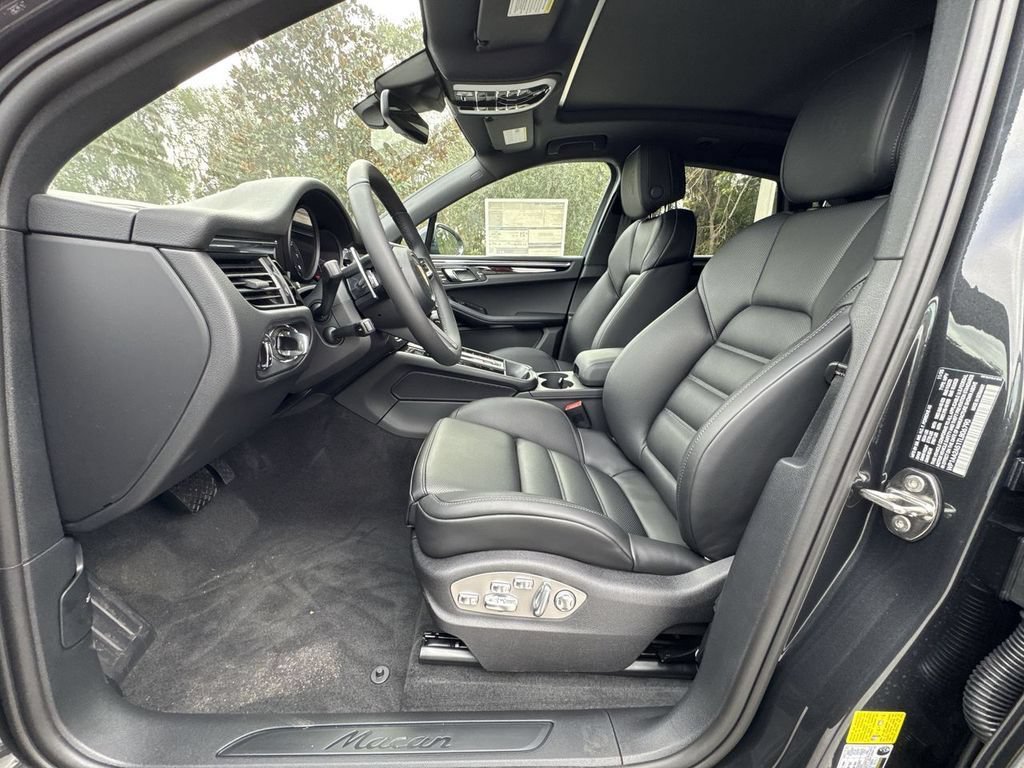 Certified 2026 Porsche Macan AWD/4WD image 7
