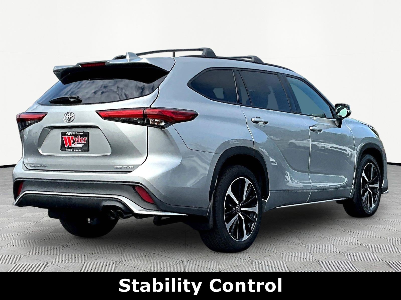 Used 2022 Toyota Highlander XSE AWD/4WD image 6