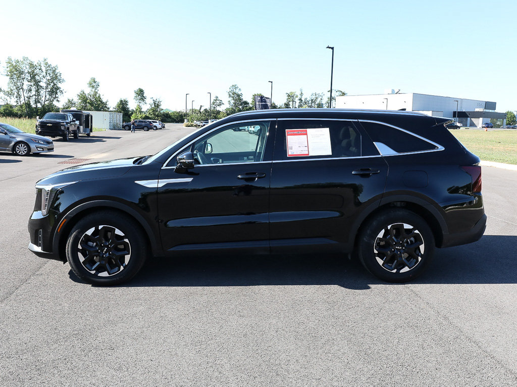 Certified 2025 Kia Sorento S w/ Panoramic Sunroof Package FWD image 3
