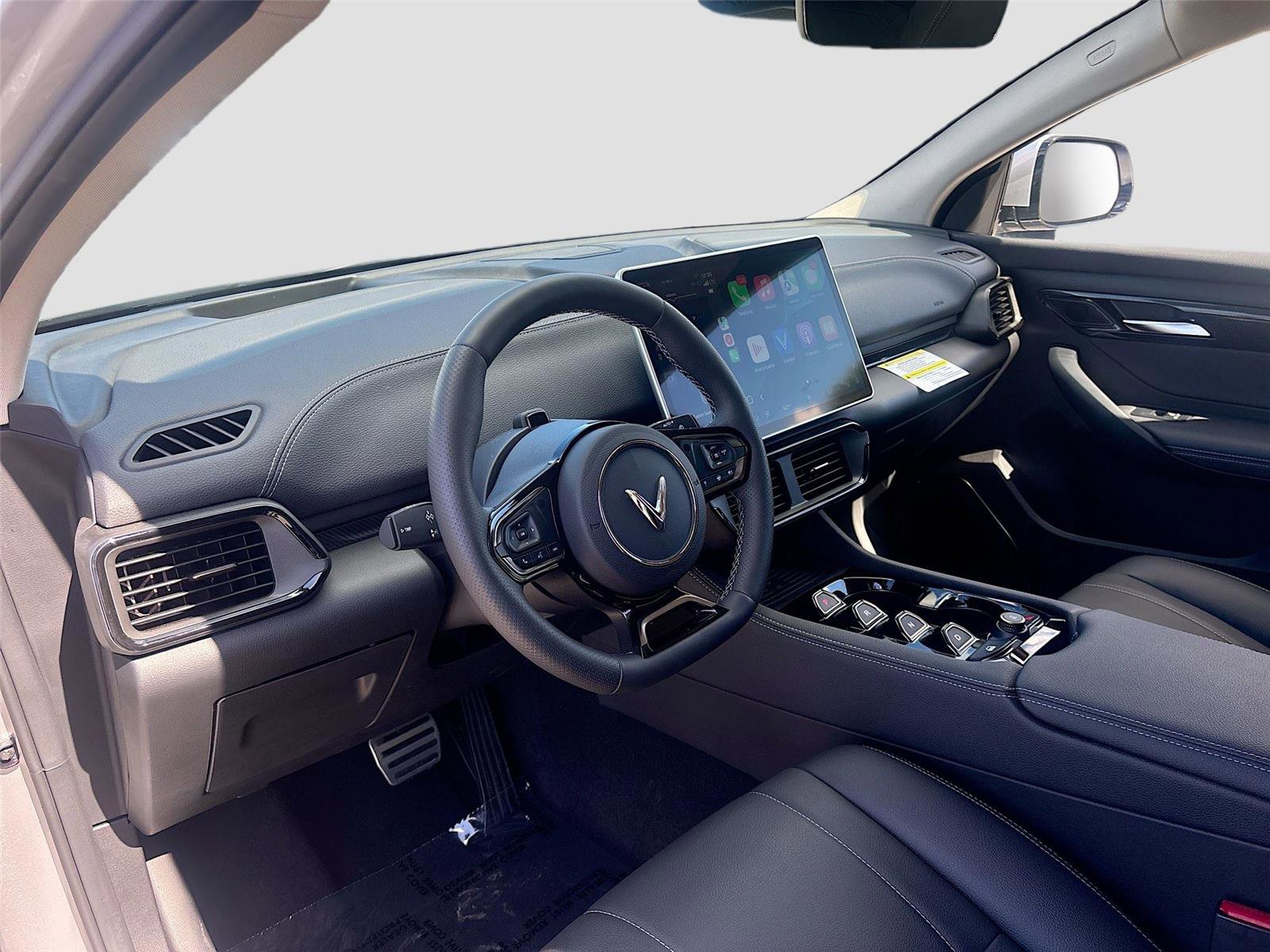 New 2025 VinFast VF 8 Eco image 9