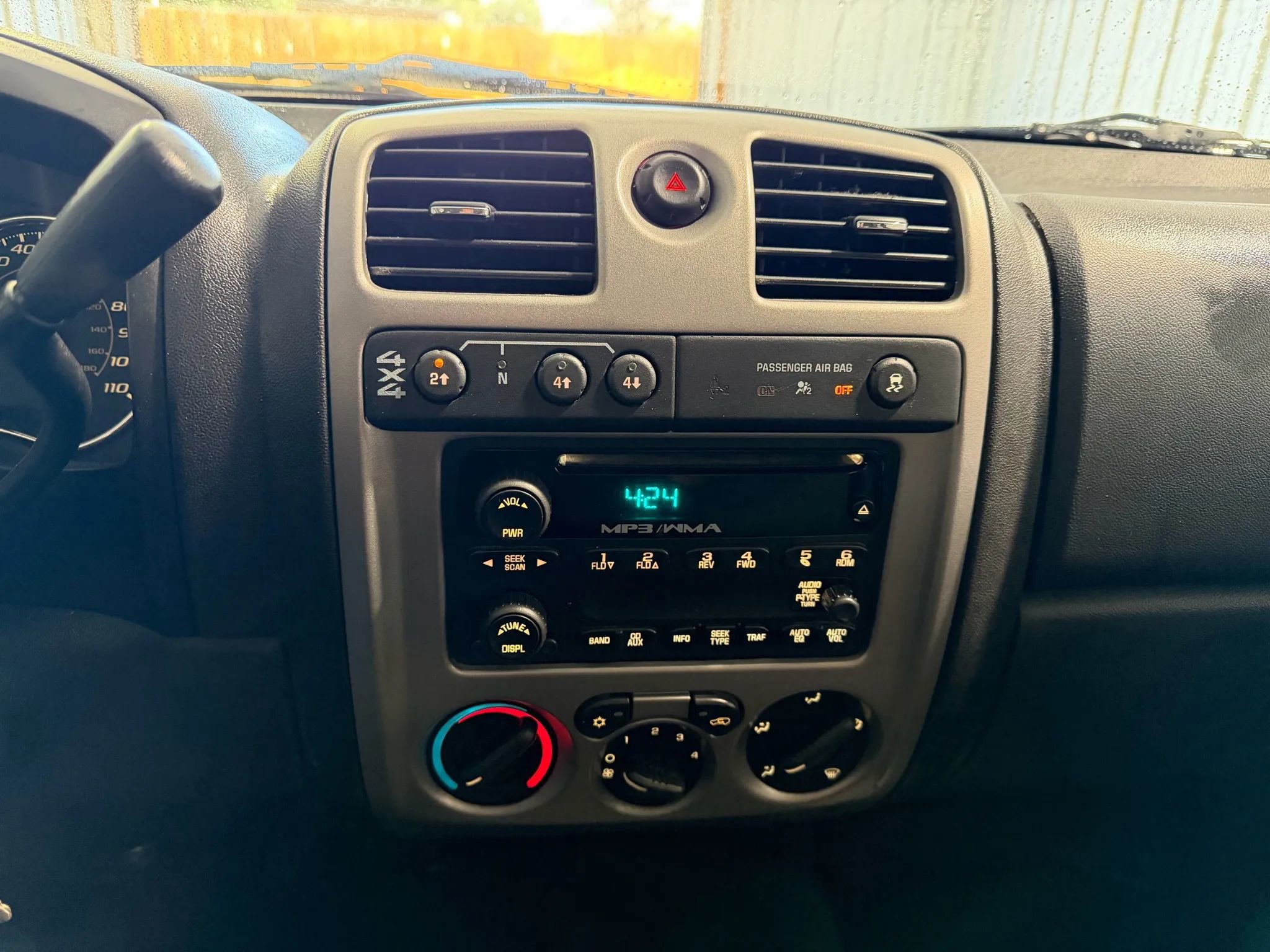 Used 2011 GMC Canyon SLE image 28