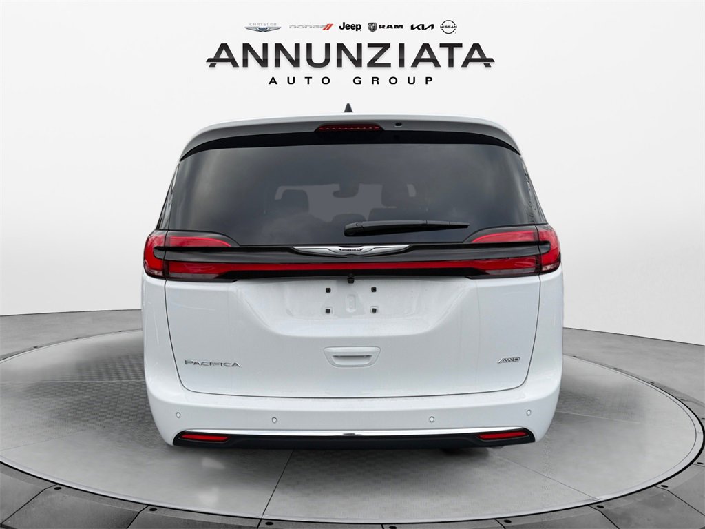New 2026 Chrysler Pacifica Select image 4