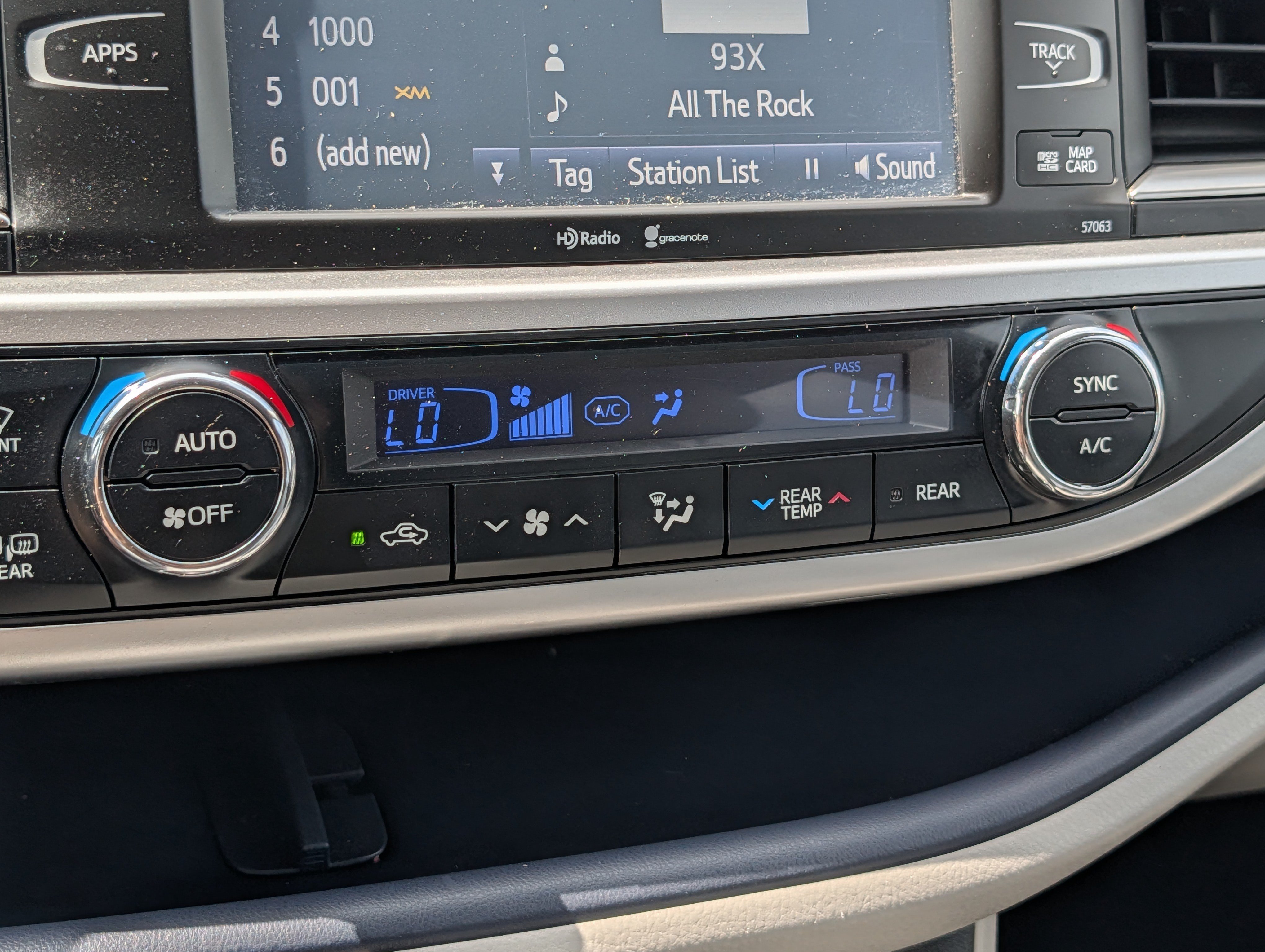 Used 2015 Toyota Highlander XLE AWD/4WD image 23