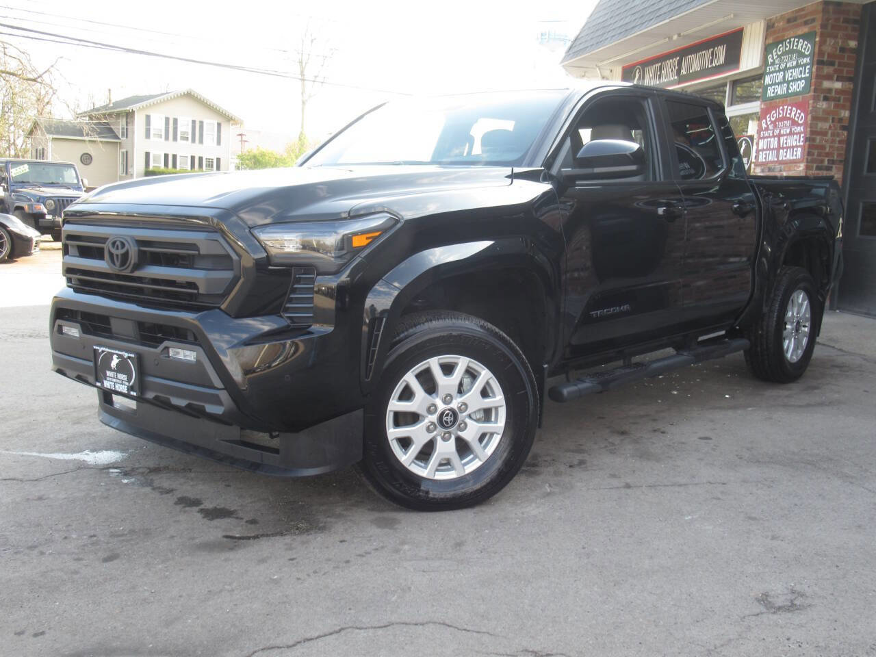 Used 2024 Toyota Tacoma SR5 AWD/4WD image 32