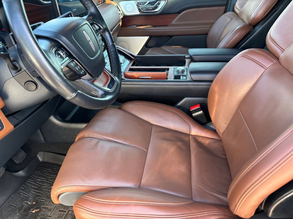 Used 2024 Lincoln Navigator Reserve image 11