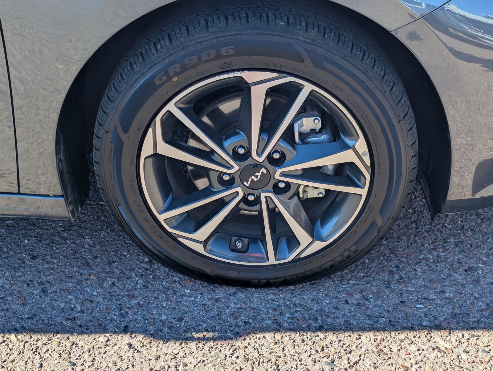 Used 2024 Kia Forte LXS image 9