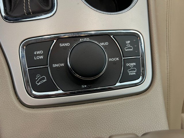 Used 2016 Jeep Grand Cherokee Overland AWD/4WD image 31