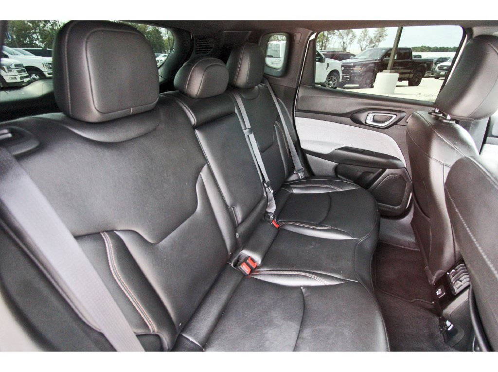 Used 2024 Jeep Compass Latitude w/ Sun and Sound Group AWD/4WD image 15
