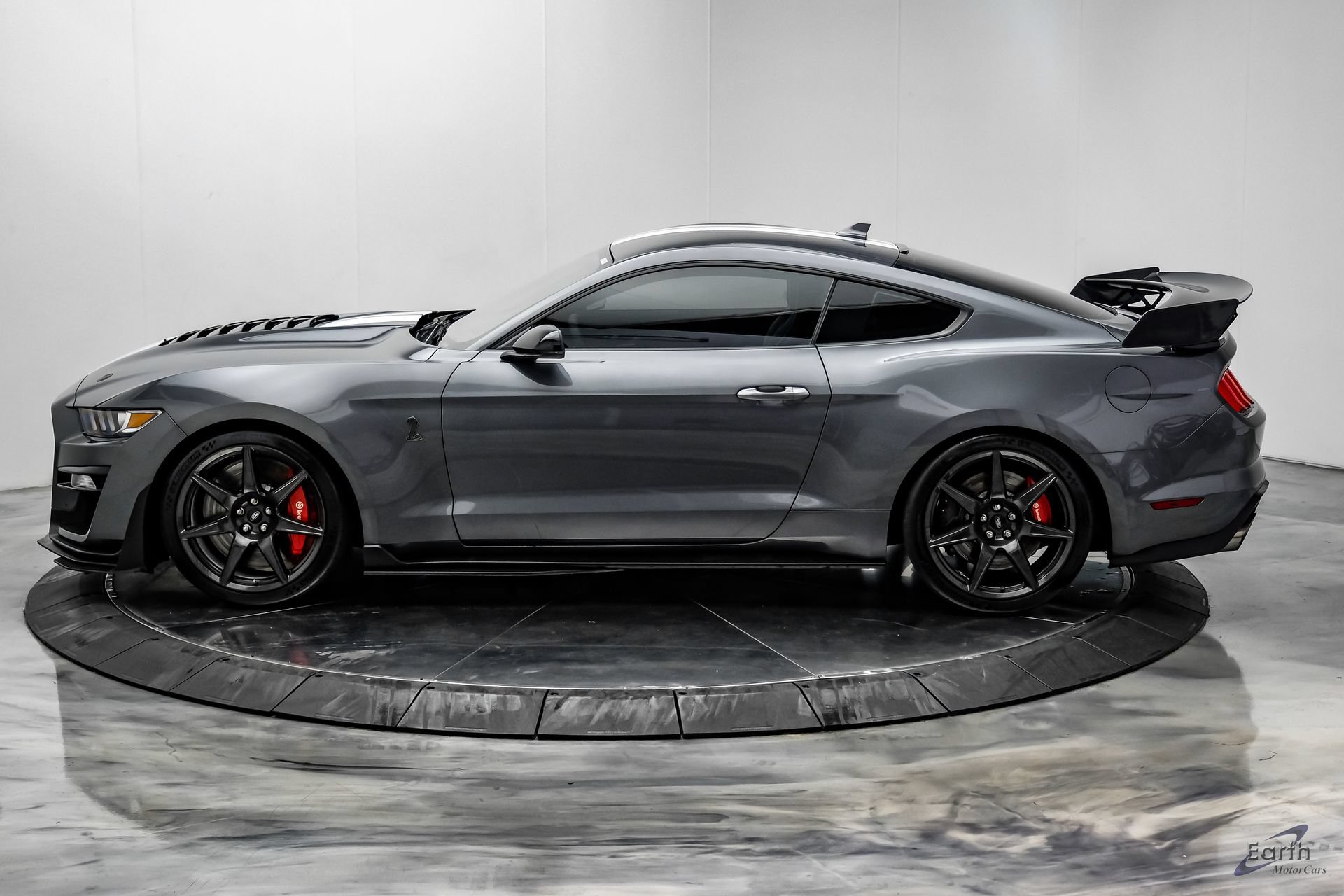 Used 2021 Ford Mustang Shelby GT500 w/ Carbon Fiber Track Pack RWD image 9