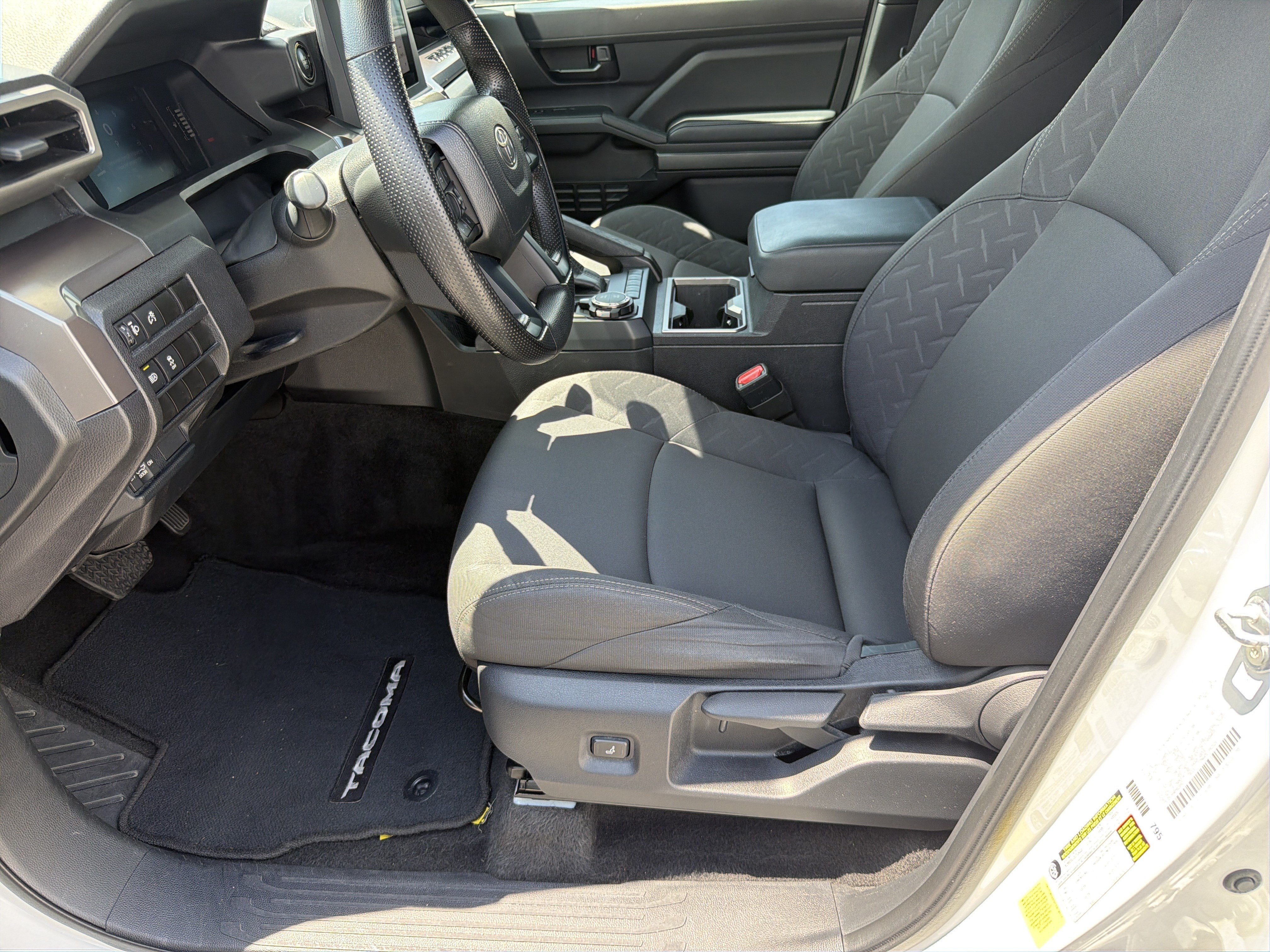 Certified 2024 Toyota Tacoma SR5 AWD/4WD image 18