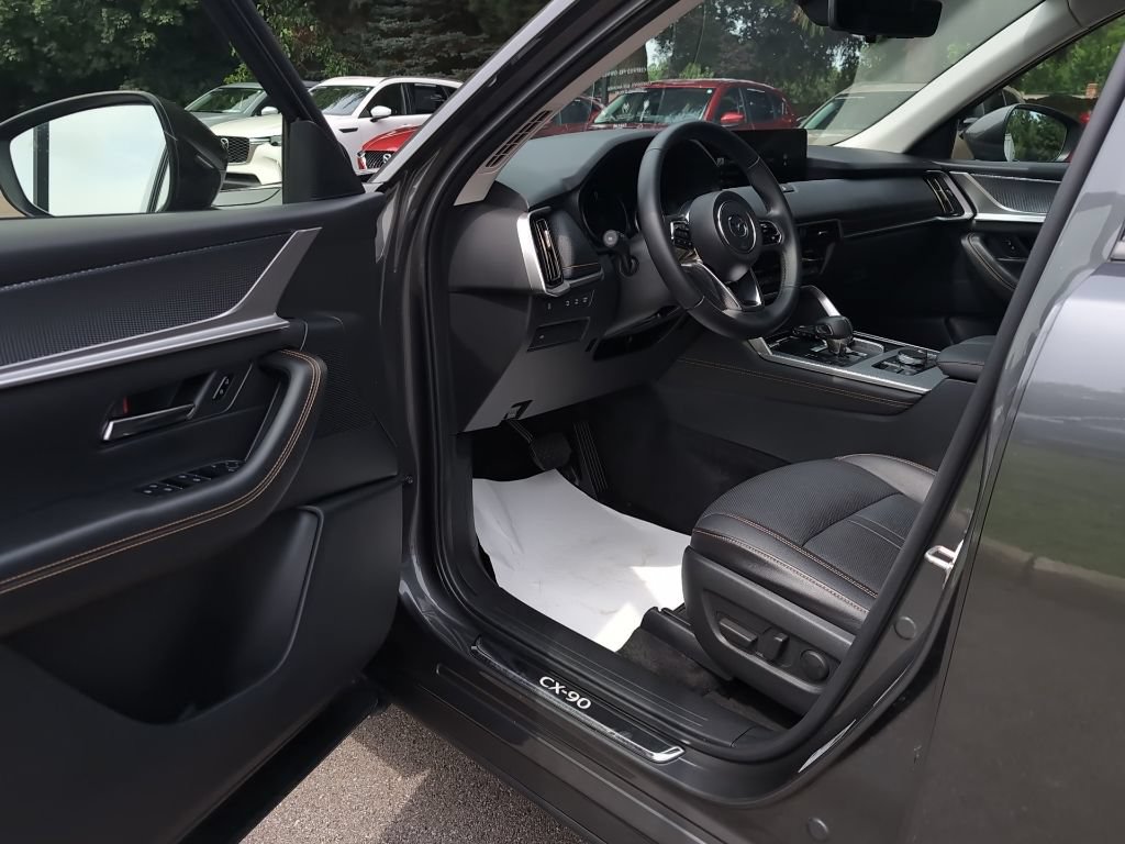 Certified 2025 MAZDA CX-90 3.3 Turbo w/ Preferred Package AWD/4WD image 17