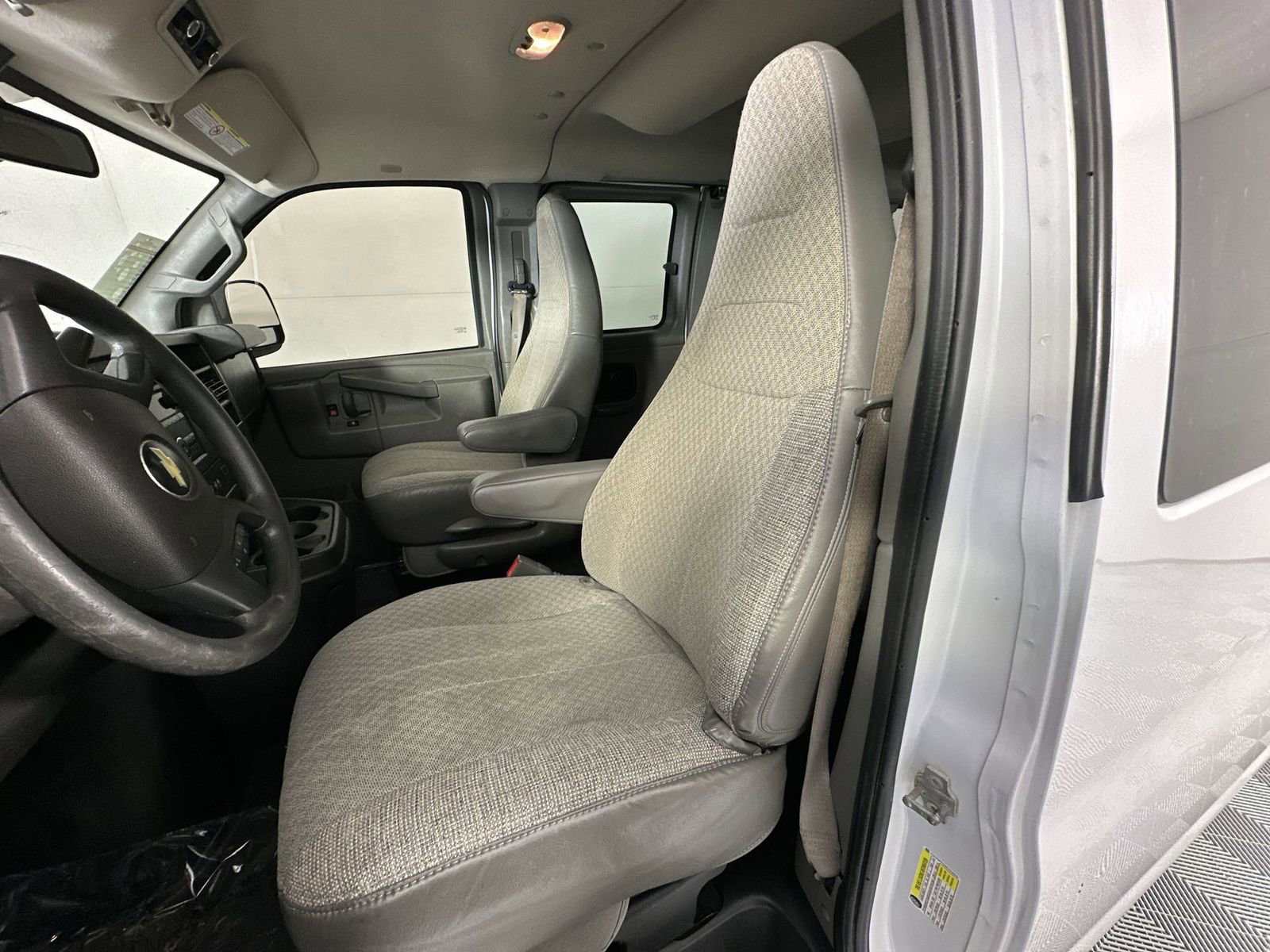 Used 2019 Chevrolet Express 3500 LT w/ LT Preferred Equipment Group RWD image 11