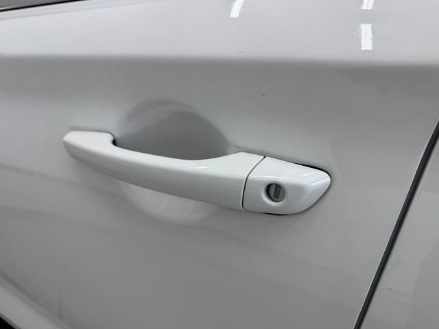 Used 2018 Hyundai Elantra GT image 38