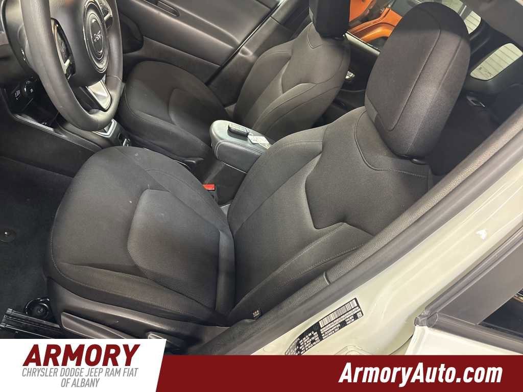 Used 2023 Jeep Renegade Latitude image 10