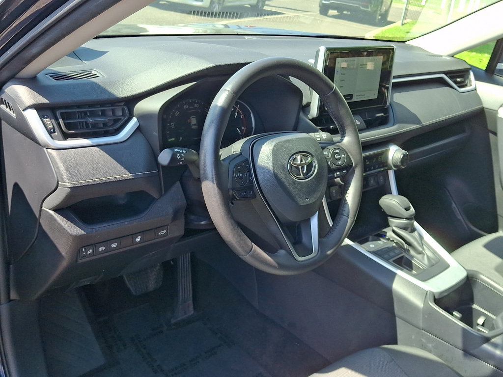 Used 2025 Toyota RAV4 XLE w/ Convenience Package AWD/4WD image 25