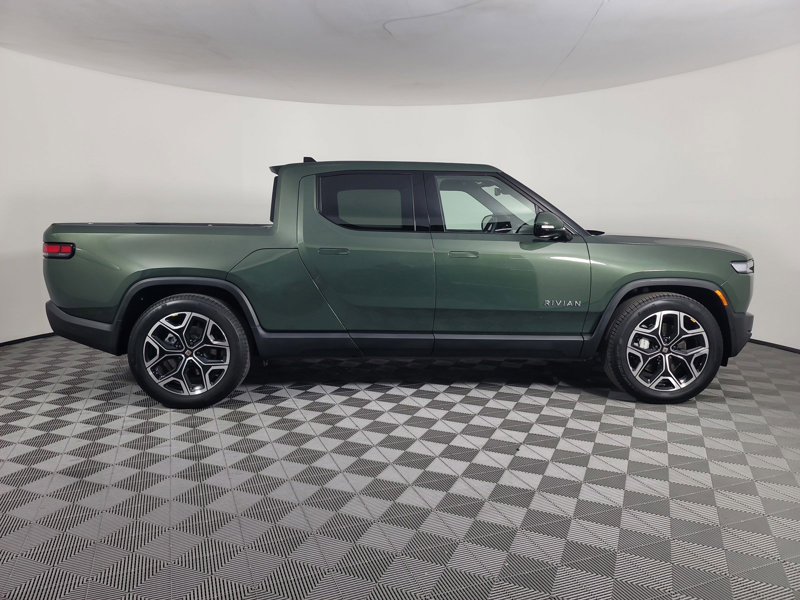 Used 2025 Rivian R1T Adventure image 6