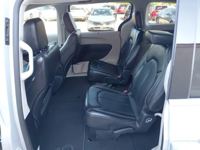 Used 2024 Chrysler Pacifica Touring-L FWD image 23