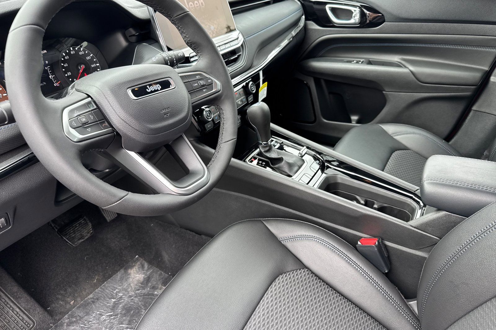 New 2026 Jeep Compass Latitude image 9