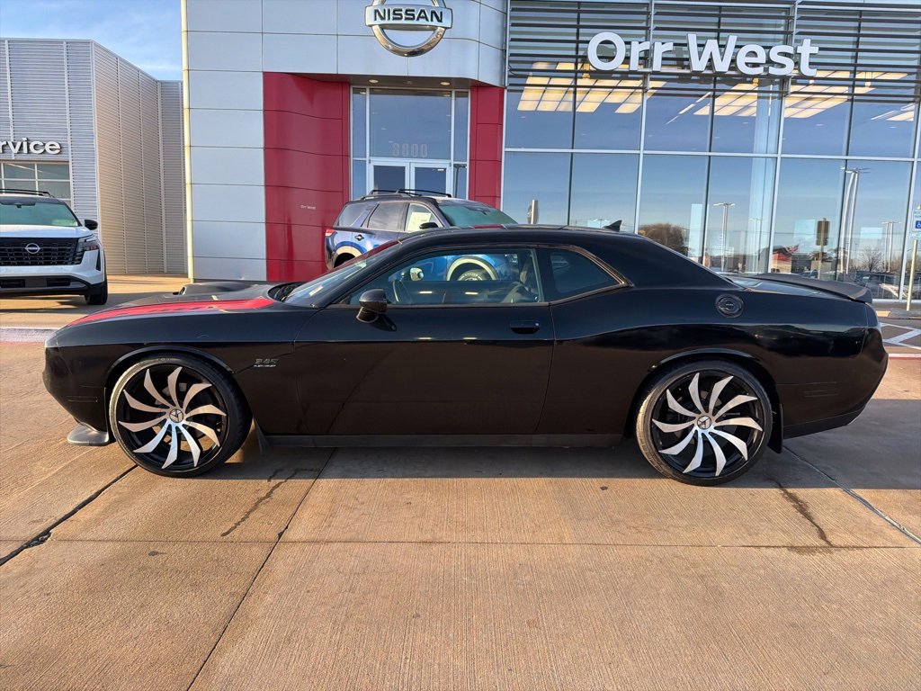Used 2016 Dodge Challenger R/T image 2