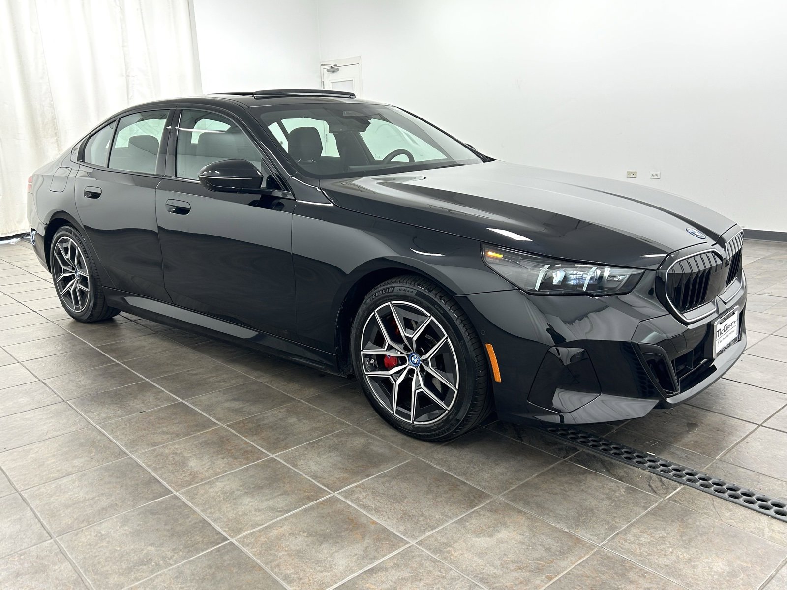 Used 2024 BMW i5 eDrive40i w/ M Sport Package image 6