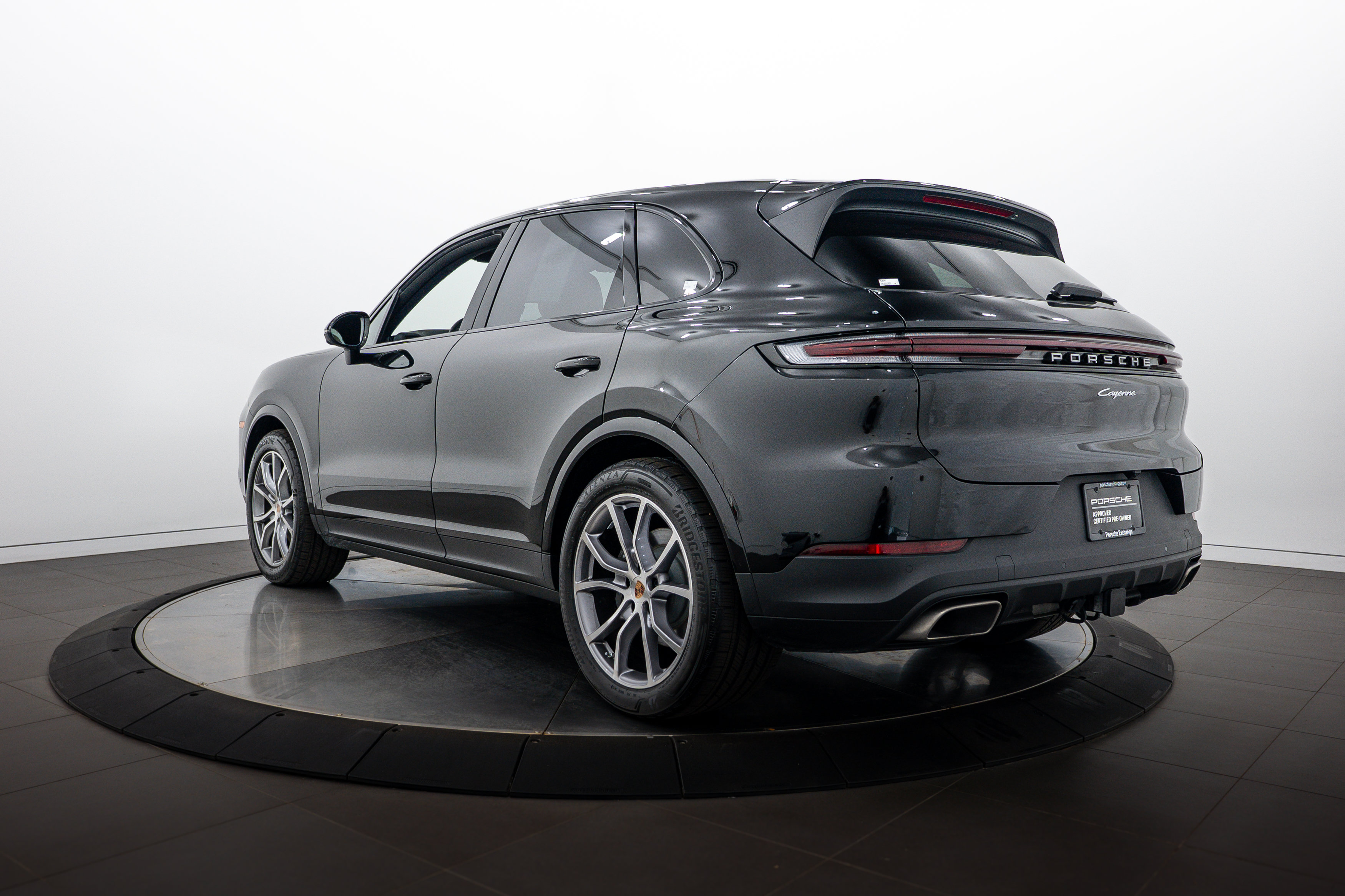 Certified 2026 Porsche Cayenne AWD/4WD image 3