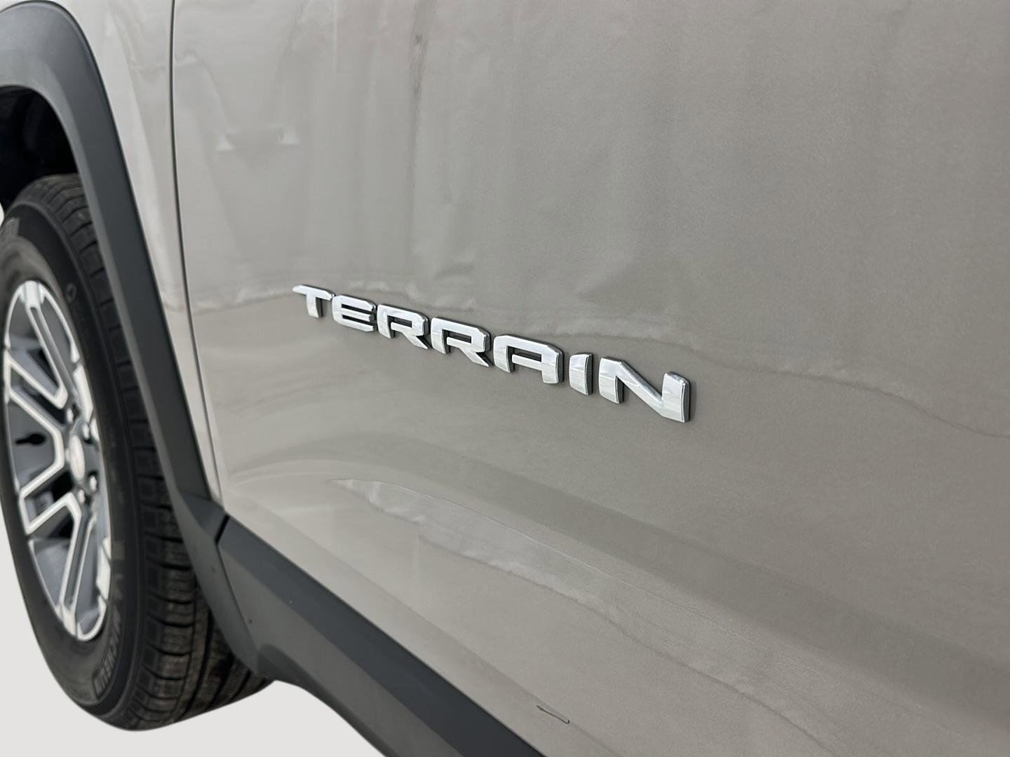 Used 2025 GMC Terrain Elevation image 30